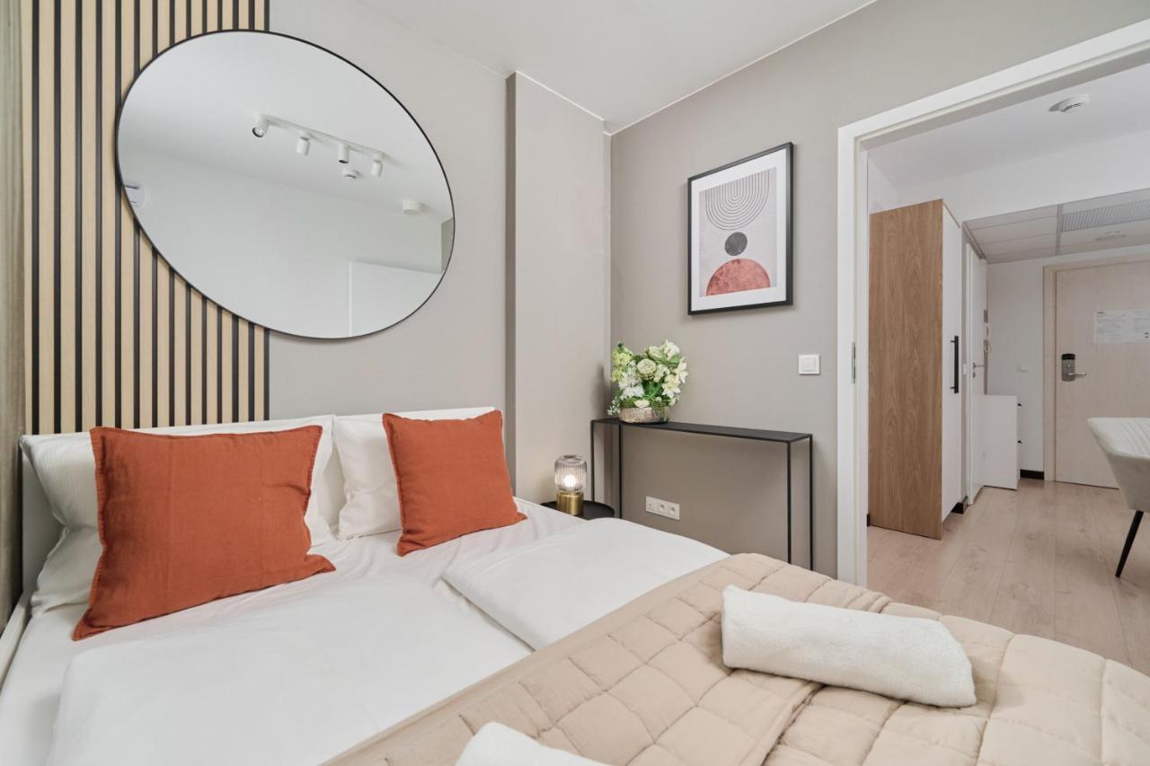 Wroclavia Apartments Dyrekcyjna By Noclegi Renters Wroclaw Exterior photo